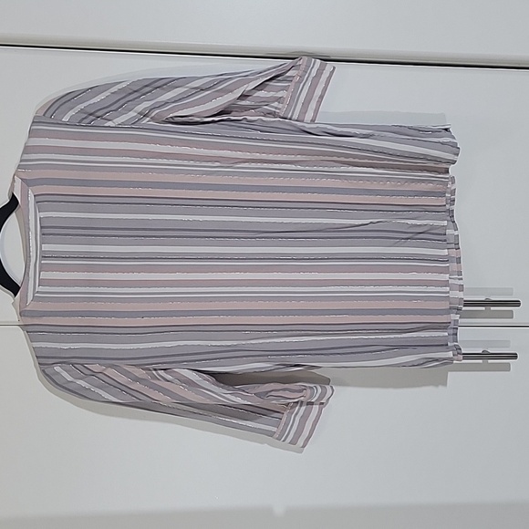 Liz Claiborne  3/4 sleeve top w/shimmer size PS - Picture 4 of 8